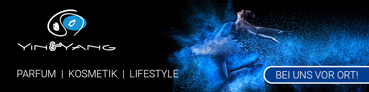Eine Ballett-Tänzerin in weißem Kleid schwebtinmitten einer weißblauen Staubwolke, vor schwarzem Hintergrund. Textinhalt: Yin & Yang: Parfum, Kosmetik, Lifestyle. Bei uns vor Ort!